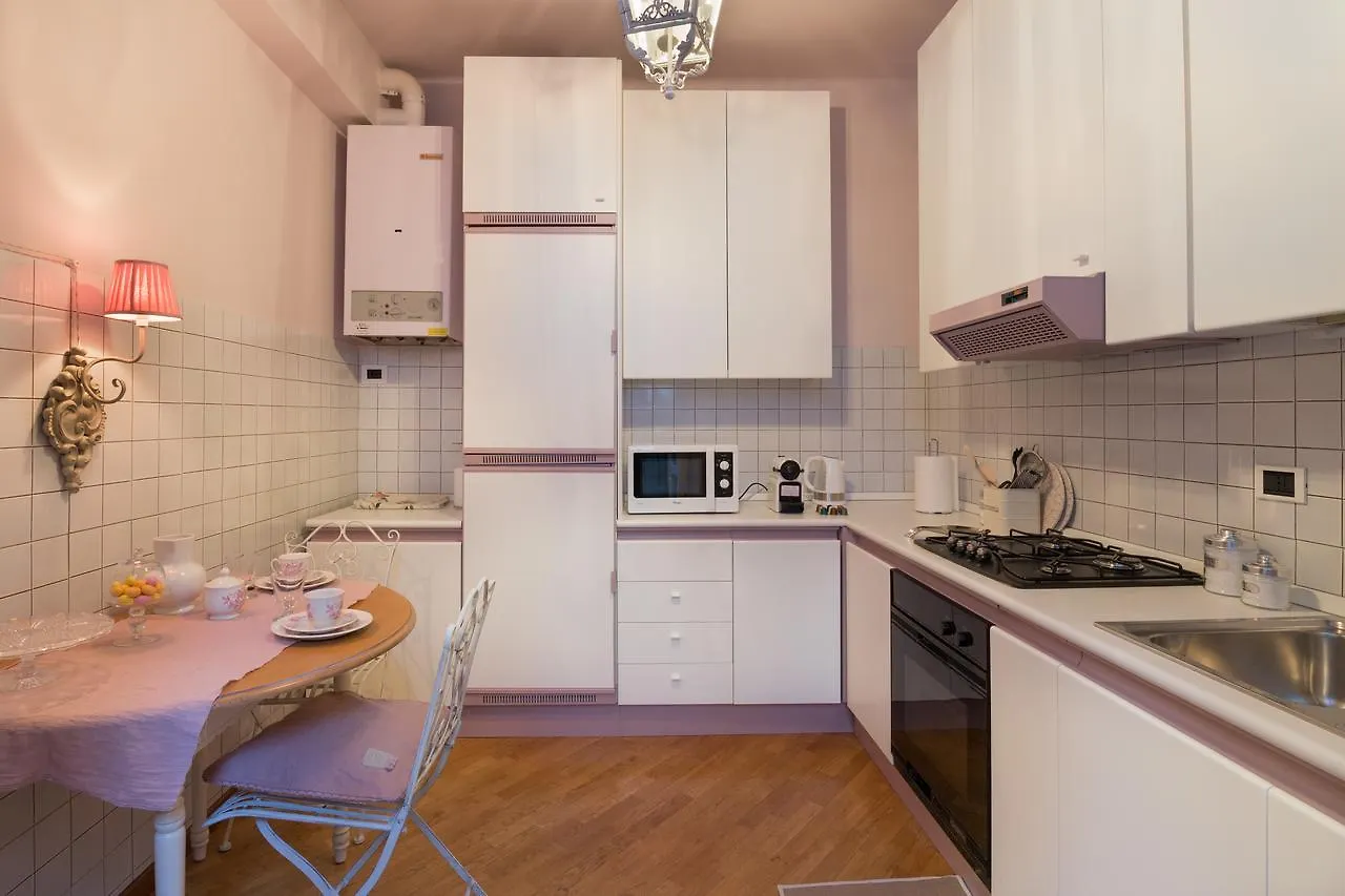 Apartment Domus Verona - Incantevole Residenza Difronte A Casa Giulietta Italien